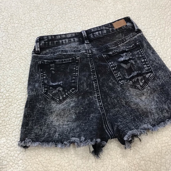 Simple Society Stretch Distressed Denim Black Jean Shorts
0 / 2 XS Extra Small - Picture 10 of 16